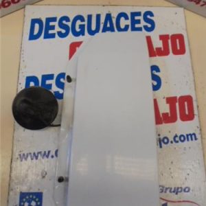9439 – TAPA EXTERIOR COMBUSTIBLE – Mercedes-Benz